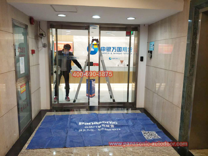 松下自动门故障维修现场